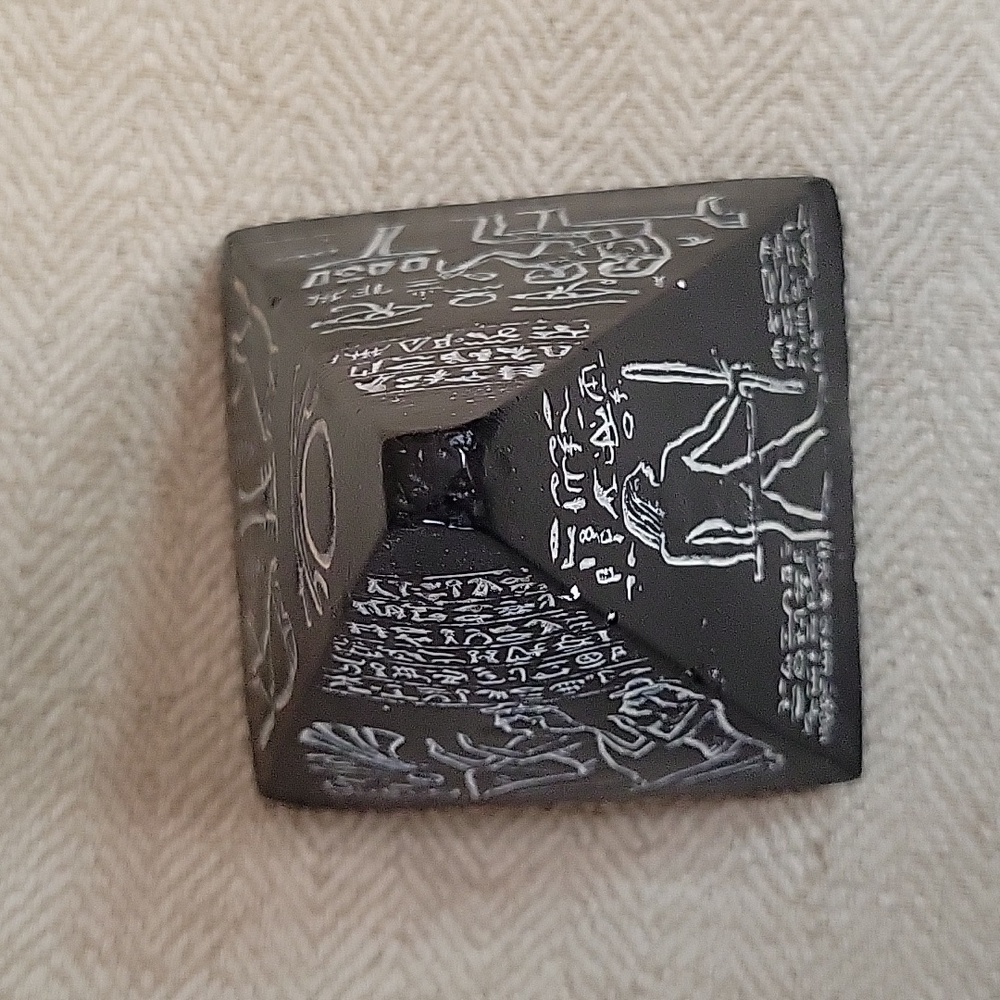 VINTAGE Black EGYPTIAN Pyramid with Hieroglyphics Paperweight Decor Accent - Picture 6 of 8